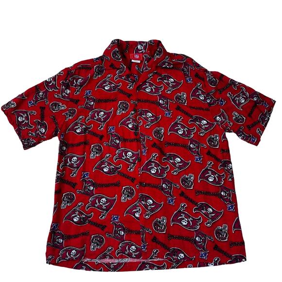 NFL Tampa Bay Buccaneers Men's MD All Over Print Casual Button Down Shirt - Picture 1 of 4